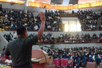 Kasrem 043/Gatam Sampaikan Wawasan Kebangsaan dan Bela Negara di Acara Pelepasan dan Penyerahan Mahasiswa KKN Unila 